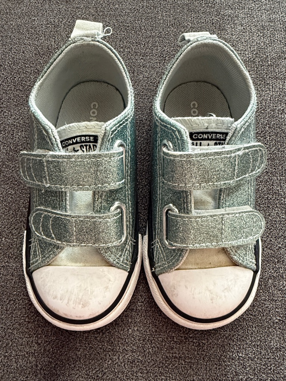 Converse Kids Glitter Velcro Low-Top Sneakers in Silver